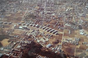 上尾村から駅方面の市街地空撮