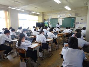 県学力調査の様子