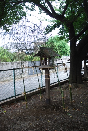 向山本村の大山灯籠