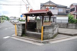 住宅地に立つ庚申塔