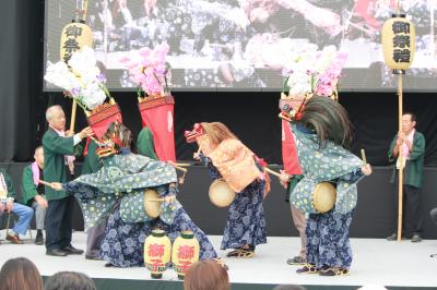 屋内ステージで上演された畔吉ささら獅子舞３