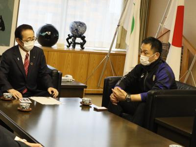 畠山市長と大久保新監督