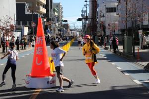 3kmを走る長谷川アナウンサー