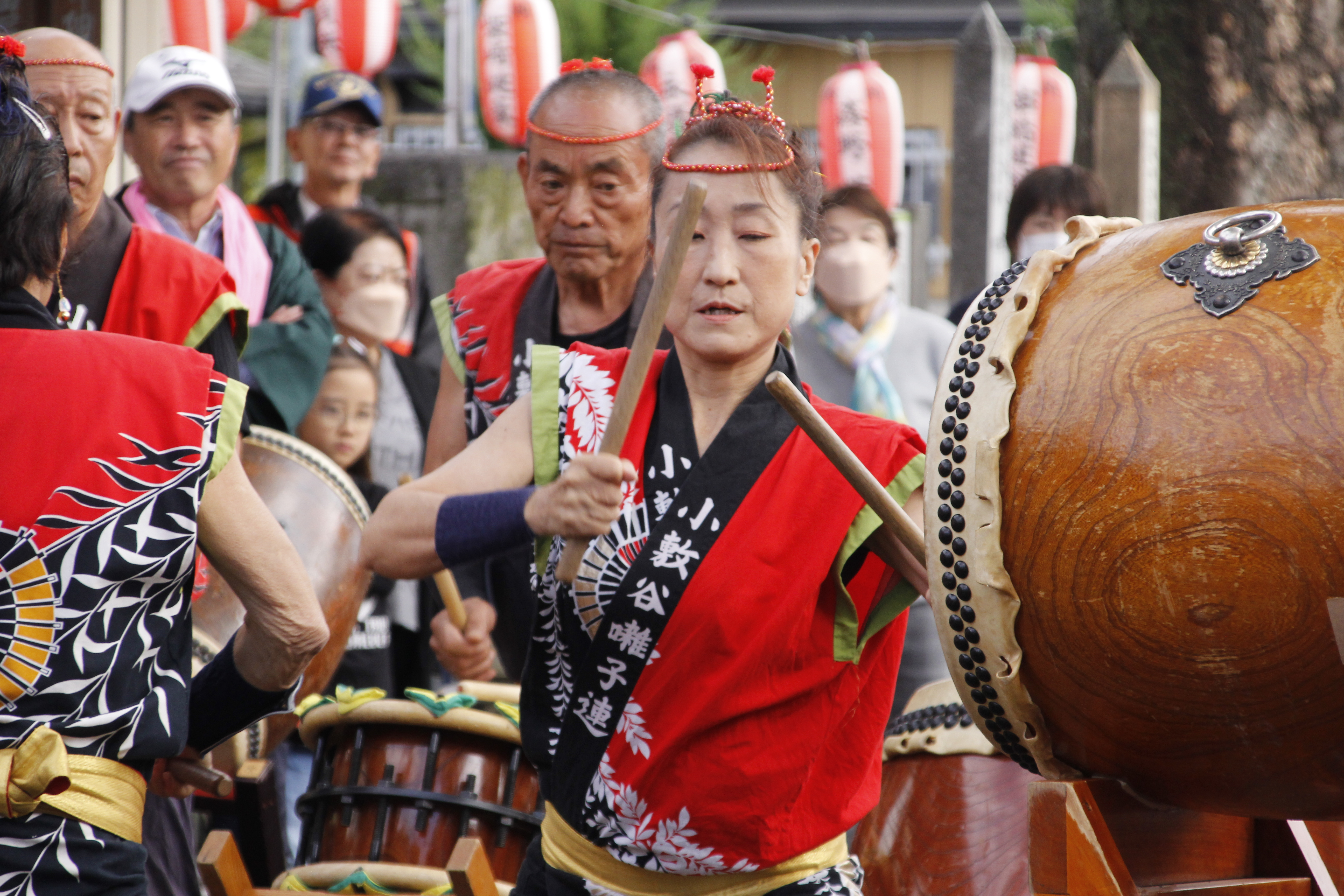 太鼓を披露する小敷谷囃子連