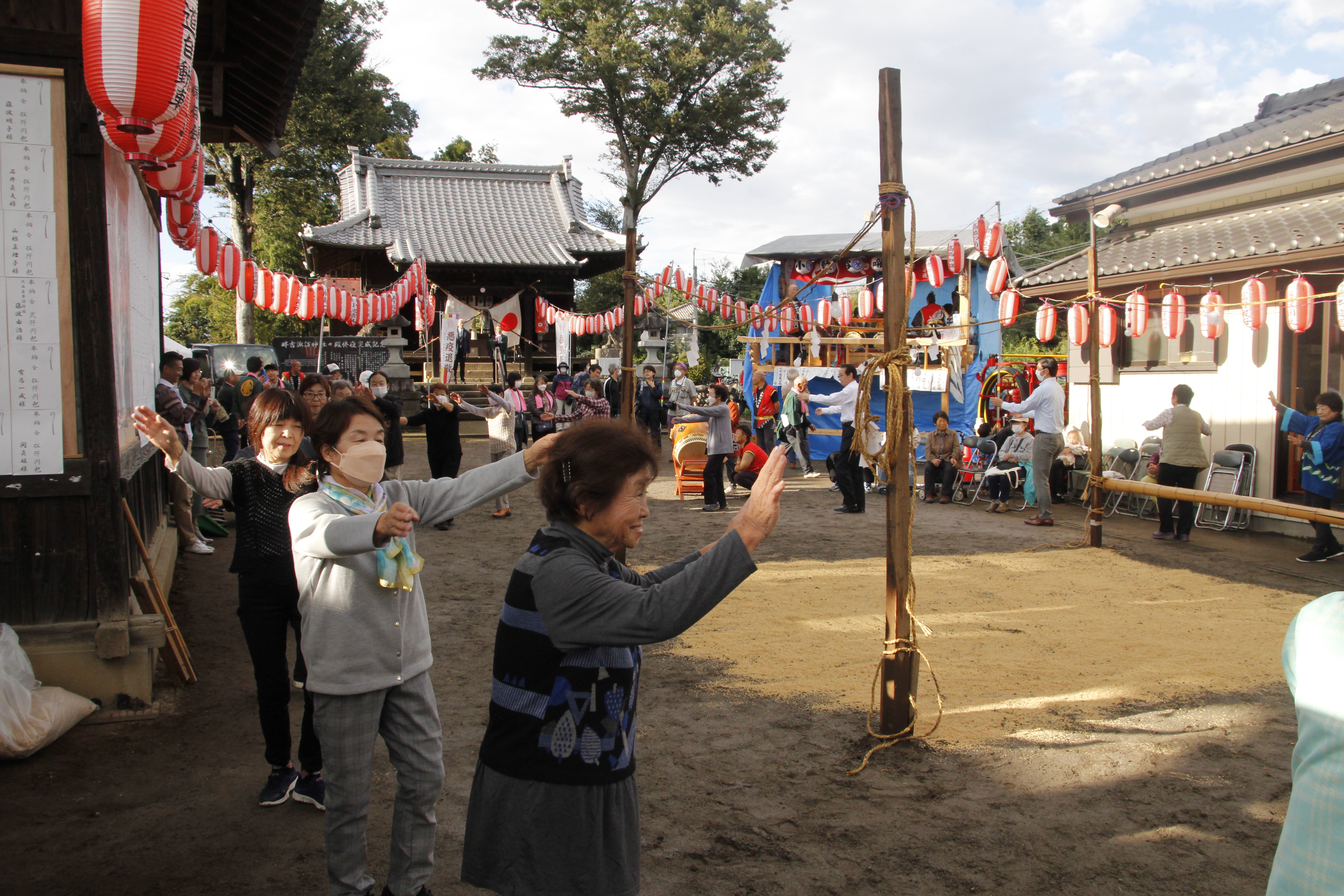 地域の人も参加した奉納踊り